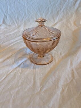 2/50$ Vintage Pink Pressed Glass Covered Candy, trinket, powder Dish